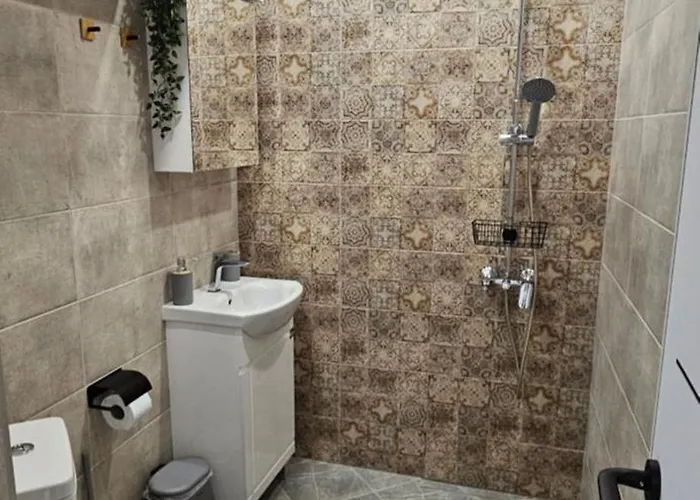 Apartmán By The Pool #10 *